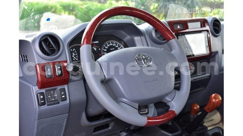 Big with watermark toyota land cruiser conakry import dubai 5564