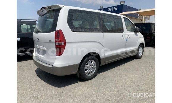 Acheter Import Voiture Hyundai Accent Blanc à Import - Dubai, Conakry Acheter Import Voiture Hyundai Accent Blanc à Import - Dubai, Conakry