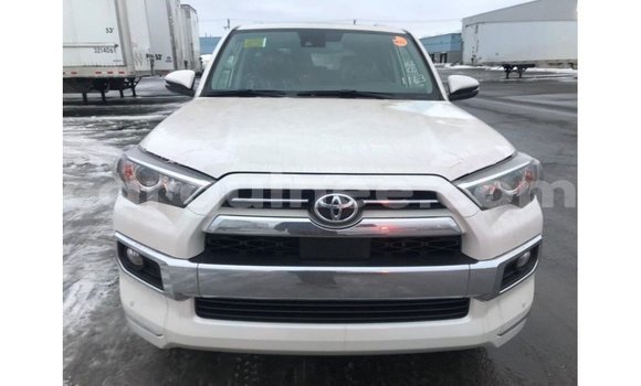 Acheter Import Voiture Toyota 4Runner Blanc à Import - Dubai, Conakry Acheter Import Voiture Toyota 4Runner Blanc à Import - Dubai, Conakry
