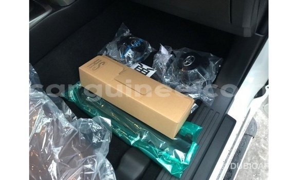 Acheter Import Voiture Toyota 4Runner Blanc à Import - Dubai, Conakry Acheter Import Voiture Toyota 4Runner Blanc à Import - Dubai, Conakry