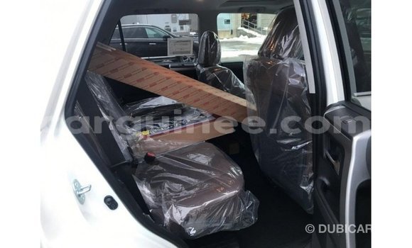 Acheter Import Voiture Toyota 4Runner Blanc à Import - Dubai, Conakry Acheter Import Voiture Toyota 4Runner Blanc à Import - Dubai, Conakry