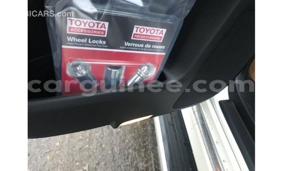 Acheter Import Voiture Toyota 4Runner Blanc à Import - Dubai, Conakry Acheter Import Voiture Toyota 4Runner Blanc à Import - Dubai, Conakry