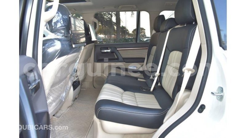 Big with watermark toyota land cruiser conakry import dubai 5572