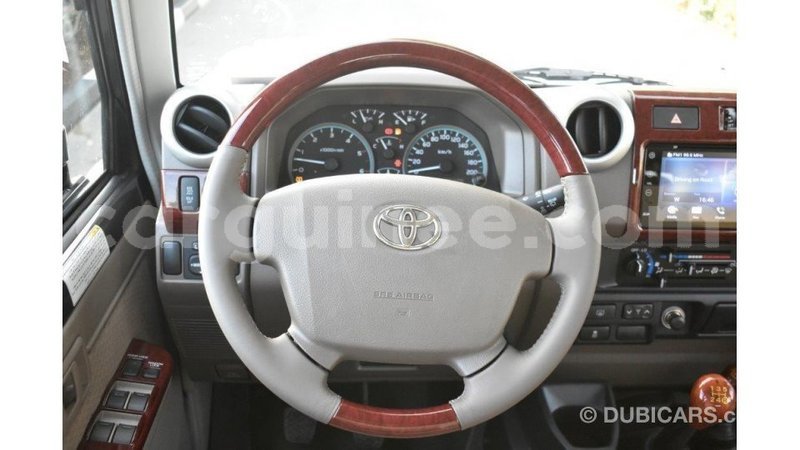 Big with watermark toyota land cruiser conakry import dubai 5579