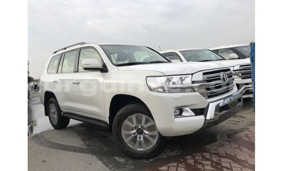 Buy Import Toyota Land Cruiser White Car in Import - Dubai in Conakry Buy Import Toyota Land Cruiser White Car in Import - Dubai in Conakry