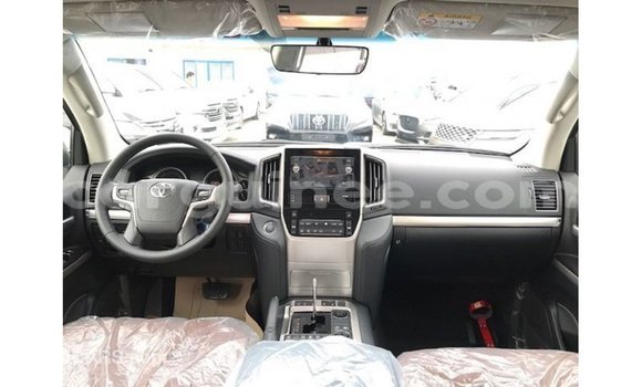 Buy Import Toyota Land Cruiser White Car in Import - Dubai in Conakry Buy Import Toyota Land Cruiser White Car in Import - Dubai in Conakry