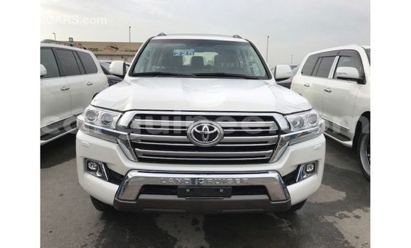 Buy Import Toyota Land Cruiser White Car in Import - Dubai in Conakry Buy Import Toyota Land Cruiser White Car in Import - Dubai in Conakry