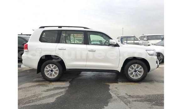 Buy Import Toyota Land Cruiser White Car in Import - Dubai in Conakry Buy Import Toyota Land Cruiser White Car in Import - Dubai in Conakry