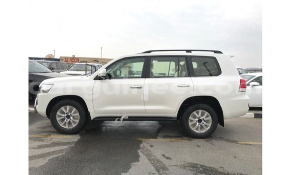 Buy Import Toyota Land Cruiser White Car in Import - Dubai in Conakry Buy Import Toyota Land Cruiser White Car in Import - Dubai in Conakry