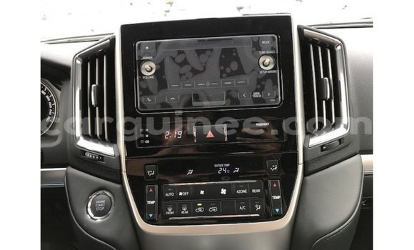 Buy Import Toyota Land Cruiser White Car in Import - Dubai in Conakry Buy Import Toyota Land Cruiser White Car in Import - Dubai in Conakry