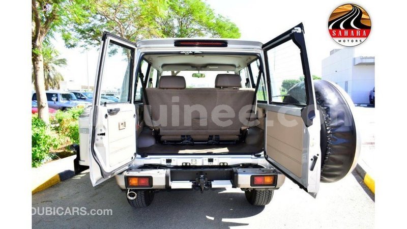 Big with watermark toyota land cruiser conakry import dubai 5601