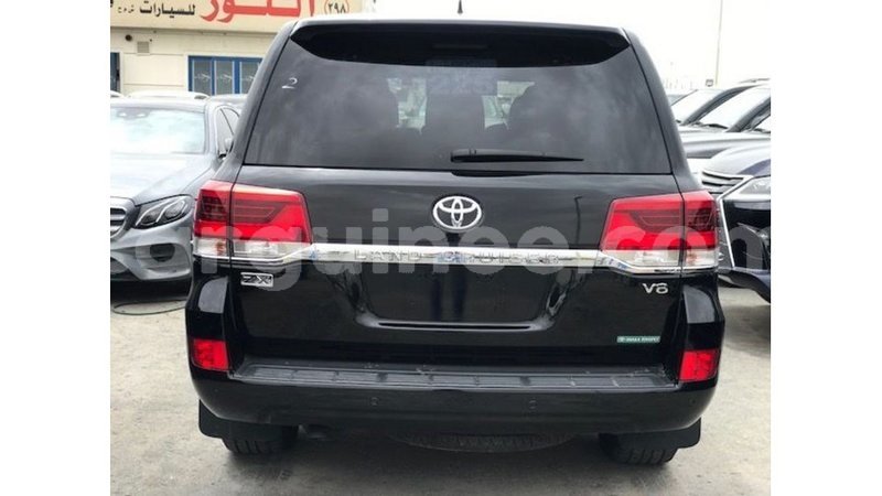 Big with watermark toyota land cruiser conakry import dubai 5605