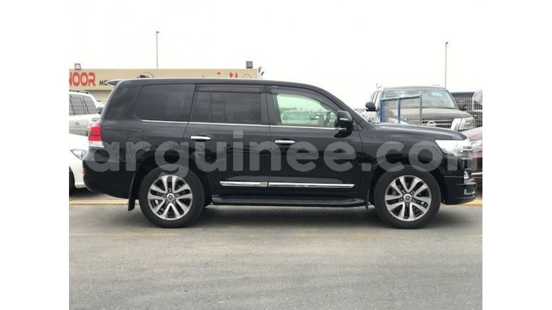 Big with watermark toyota land cruiser conakry import dubai 5605