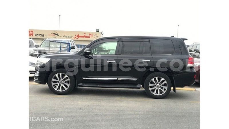 Big with watermark toyota land cruiser conakry import dubai 5605