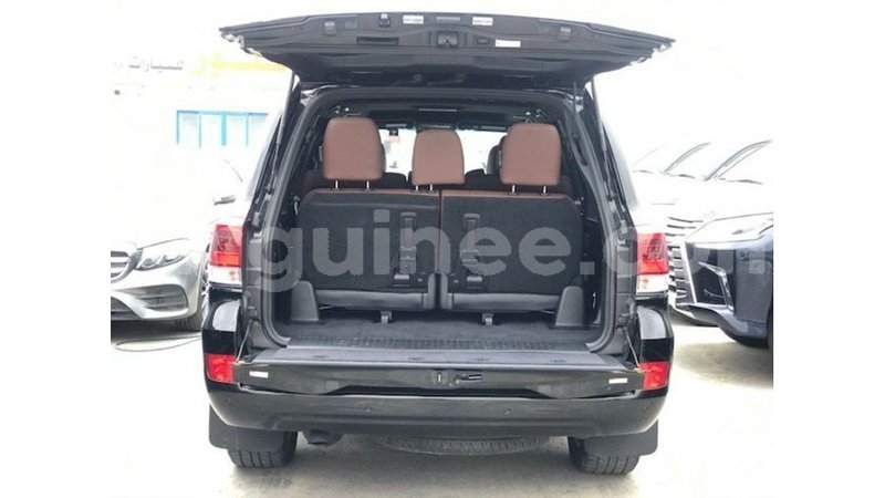 Big with watermark toyota land cruiser conakry import dubai 5605