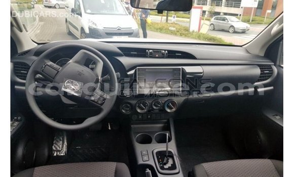 Acheter Import Voiture Toyota Hilux Marron à Import - Dubai, Conakry Acheter Import Voiture Toyota Hilux Marron à Import - Dubai, Conakry