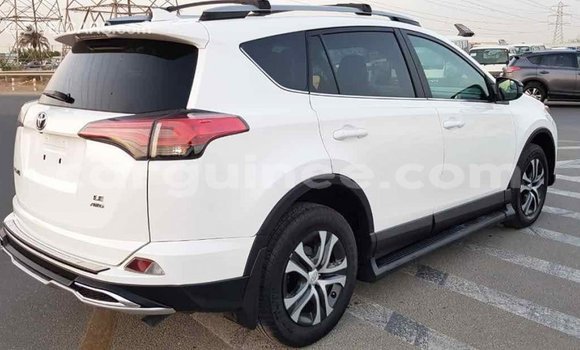 Acheter Import Voiture Toyota RAV4 Blanc à Import - Dubai, Conakry Acheter Import Voiture Toyota RAV4 Blanc à Import - Dubai, Conakry
