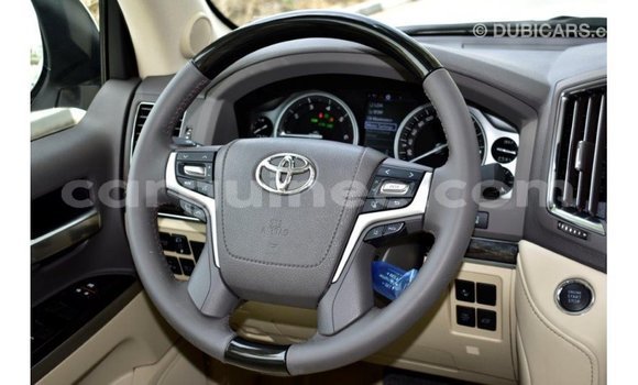 Buy Import Toyota Land Cruiser White Car in Import - Dubai in Conakry Buy Import Toyota Land Cruiser White Car in Import - Dubai in Conakry