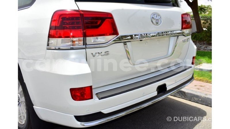 Big with watermark toyota land cruiser conakry import dubai 5614