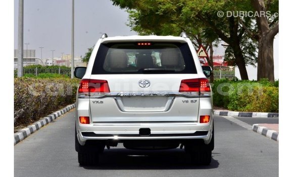 Buy Import Toyota Land Cruiser White Car in Import - Dubai in Conakry Buy Import Toyota Land Cruiser White Car in Import - Dubai in Conakry