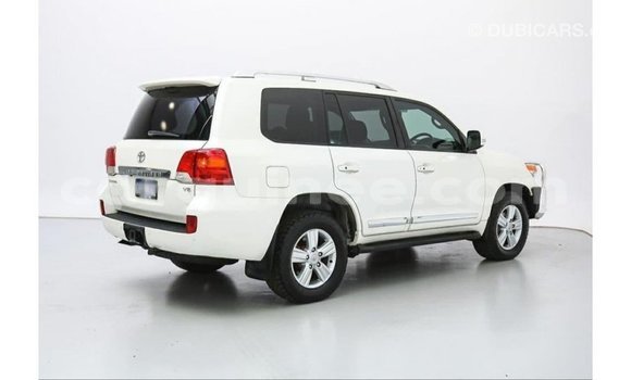 Buy Import Toyota Land Cruiser White Car in Import - Dubai in Conakry Buy Import Toyota Land Cruiser White Car in Import - Dubai in Conakry