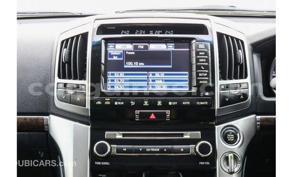 Buy Import Toyota Land Cruiser White Car in Import - Dubai in Conakry Buy Import Toyota Land Cruiser White Car in Import - Dubai in Conakry