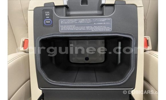 Acheter Import Voiture Toyota Land Cruiser Blanc à Import - Dubai, Conakry Acheter Import Voiture Toyota Land Cruiser Blanc à Import - Dubai, Conakry