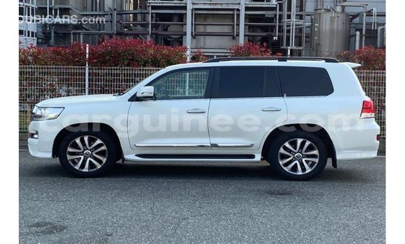 Buy Import Toyota Land Cruiser White Car in Import - Dubai in Conakry Buy Import Toyota Land Cruiser White Car in Import - Dubai in Conakry