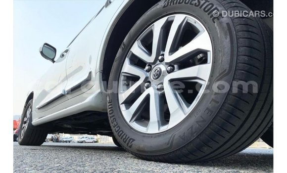 Buy Import Toyota Land Cruiser White Car in Import - Dubai in Conakry Buy Import Toyota Land Cruiser White Car in Import - Dubai in Conakry