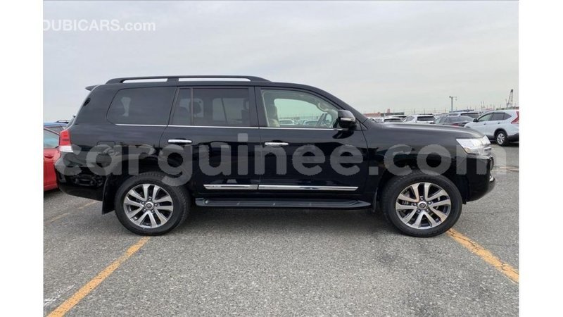 Big with watermark toyota land cruiser conakry import dubai 5628