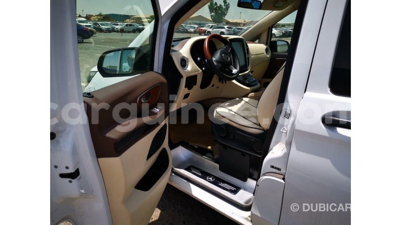 Big with watermark mercedes benz vito conakry import dubai 5640