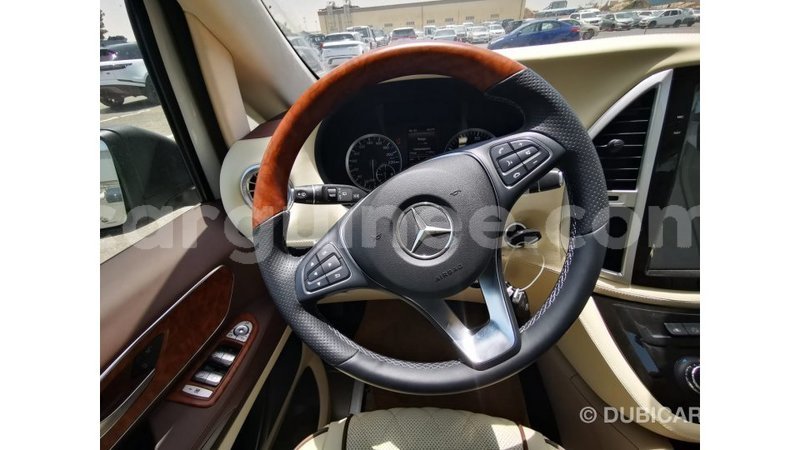 Big with watermark mercedes benz vito conakry import dubai 5640