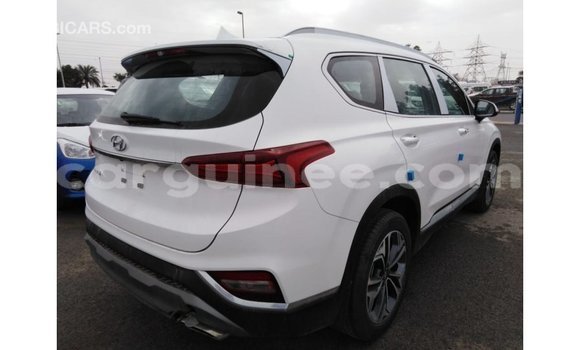 Buy Import Hyundai Santa Fe White Car in Import - Dubai in Conakry Buy Import Hyundai Santa Fe White Car in Import - Dubai in Conakry