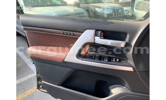 Acheter Import Voiture Toyota Land Cruiser Noir à Import - Dubai, Conakry Acheter Import Voiture Toyota Land Cruiser Noir à Import - Dubai, Conakry