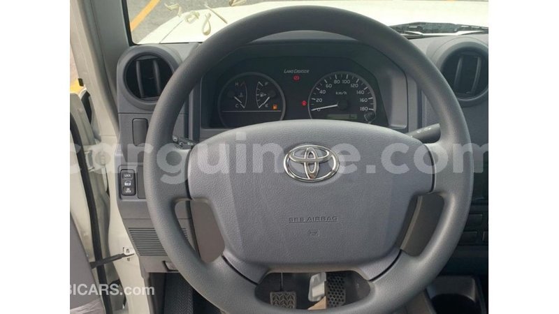 Big with watermark toyota land cruiser conakry import dubai 5644