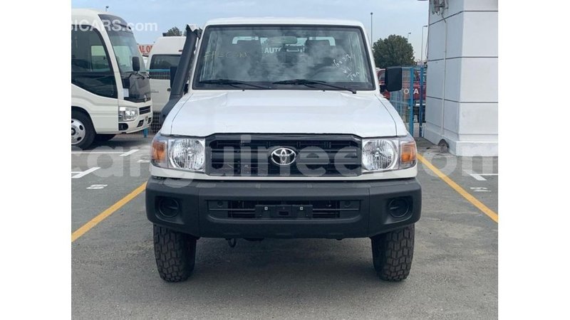 Big with watermark toyota land cruiser conakry import dubai 5644