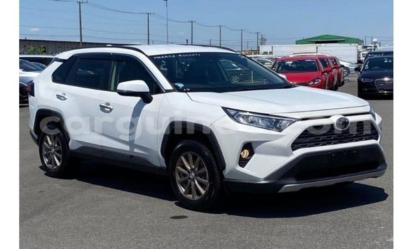 Buy Import Toyota 4Runner White Car in Import - Dubai in Conakry Buy Import Toyota 4Runner White Car in Import - Dubai in Conakry