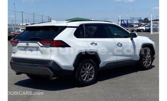 Buy Import Toyota 4Runner White Car in Import - Dubai in Conakry Buy Import Toyota 4Runner White Car in Import - Dubai in Conakry