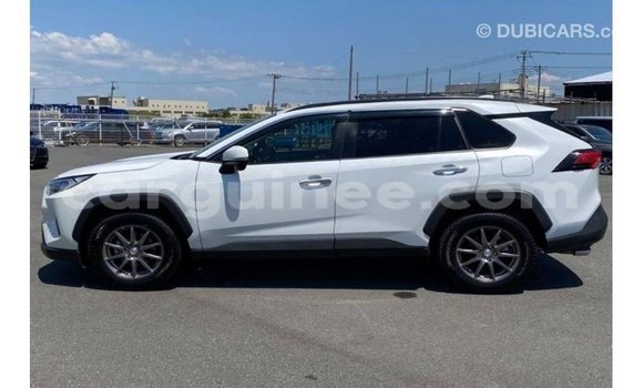 Buy Import Toyota 4Runner White Car in Import - Dubai in Conakry Buy Import Toyota 4Runner White Car in Import - Dubai in Conakry