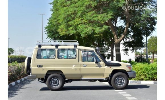 Buy Import Toyota Land Cruiser Beige Car in Import - Dubai in Conakry Buy Import Toyota Land Cruiser Beige Car in Import - Dubai in Conakry