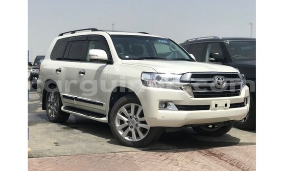 Buy Import Toyota Land Cruiser White Car in Import - Dubai in Conakry Buy Import Toyota Land Cruiser White Car in Import - Dubai in Conakry
