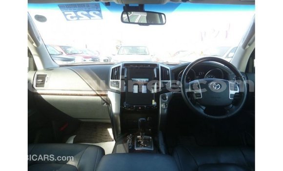Buy Import Toyota Land Cruiser White Car in Import - Dubai in Conakry Buy Import Toyota Land Cruiser White Car in Import - Dubai in Conakry