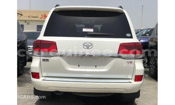 Buy Import Toyota Land Cruiser White Car in Import - Dubai in Conakry Buy Import Toyota Land Cruiser White Car in Import - Dubai in Conakry