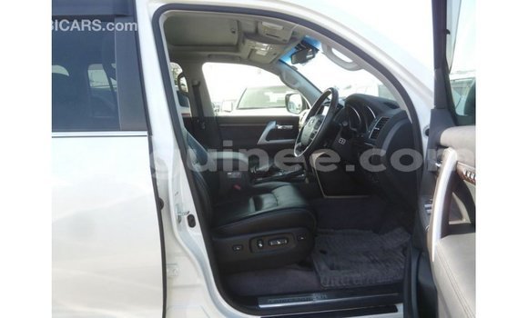 Buy Import Toyota Land Cruiser White Car in Import - Dubai in Conakry Buy Import Toyota Land Cruiser White Car in Import - Dubai in Conakry