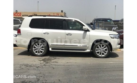 Buy Import Toyota Land Cruiser White Car in Import - Dubai in Conakry Buy Import Toyota Land Cruiser White Car in Import - Dubai in Conakry