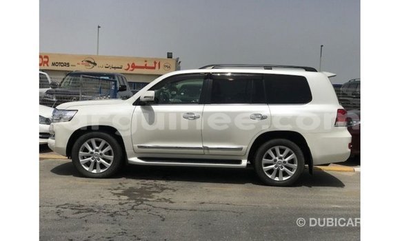Buy Import Toyota Land Cruiser White Car in Import - Dubai in Conakry Buy Import Toyota Land Cruiser White Car in Import - Dubai in Conakry