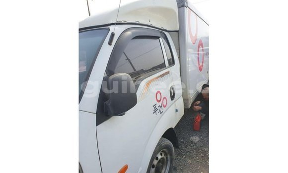 Acheter Import Voiture Kia Carens Blanc à Import - Dubai, Conakry Acheter Import Voiture Kia Carens Blanc à Import - Dubai, Conakry