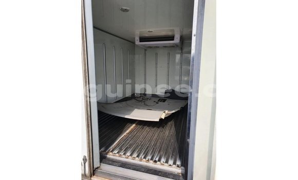 Acheter Import Voiture Kia Carens Blanc à Import - Dubai, Conakry Acheter Import Voiture Kia Carens Blanc à Import - Dubai, Conakry