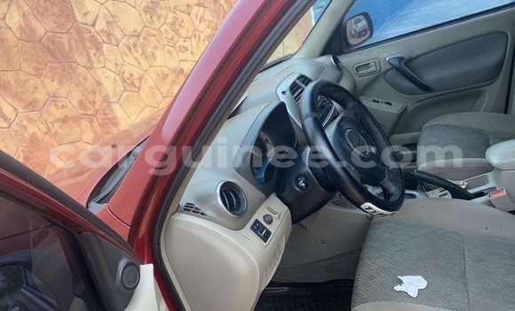 Acheter Occasion Voiture Toyota RAV4 Rouge à Conakry, Conakry Acheter Occasion Voiture Toyota RAV4 Rouge à Conakry, Conakry