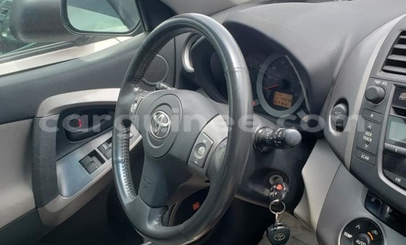 Acheter Occasion Voiture Toyota RAV4 Rouge à Conakry, Conakry Acheter Occasion Voiture Toyota RAV4 Rouge à Conakry, Conakry